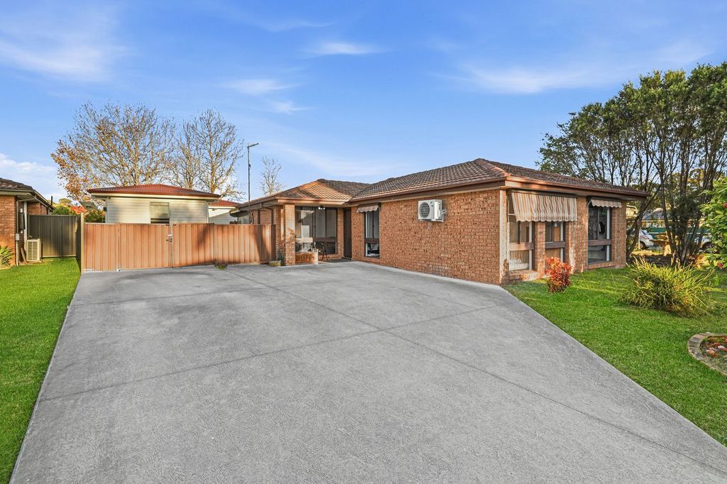 7 Kiwi Cl, St Clair, NSW 2759