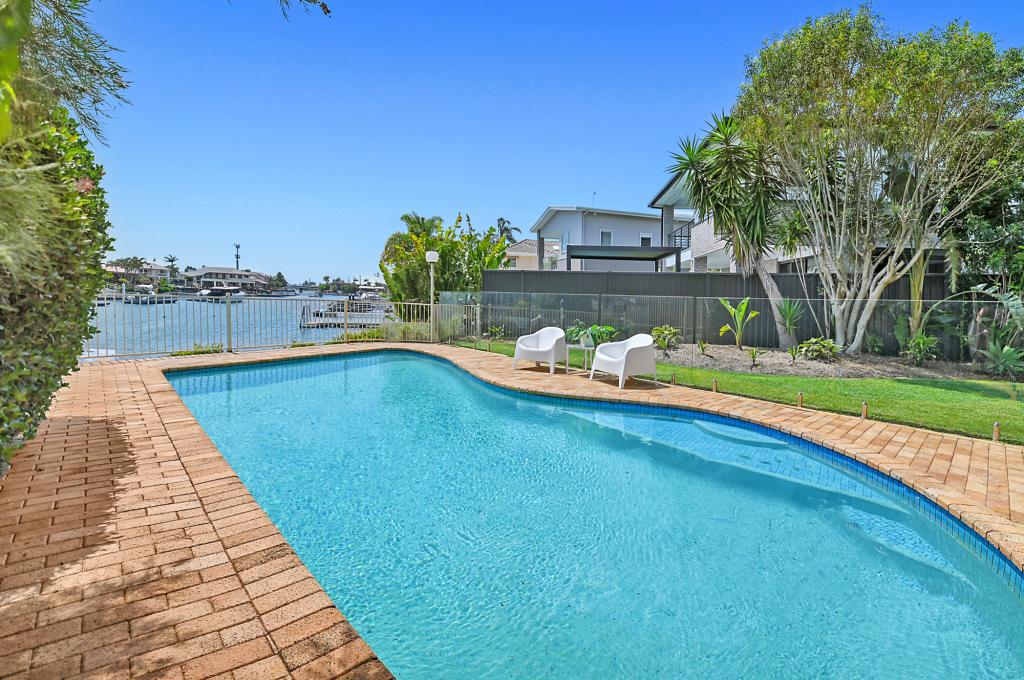 32 Cockleshell Ct, Runaway Bay, QLD 4216