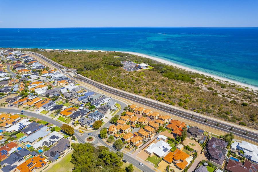 2/62 BROADBEACH BVD, HILLARYS, WA 6025