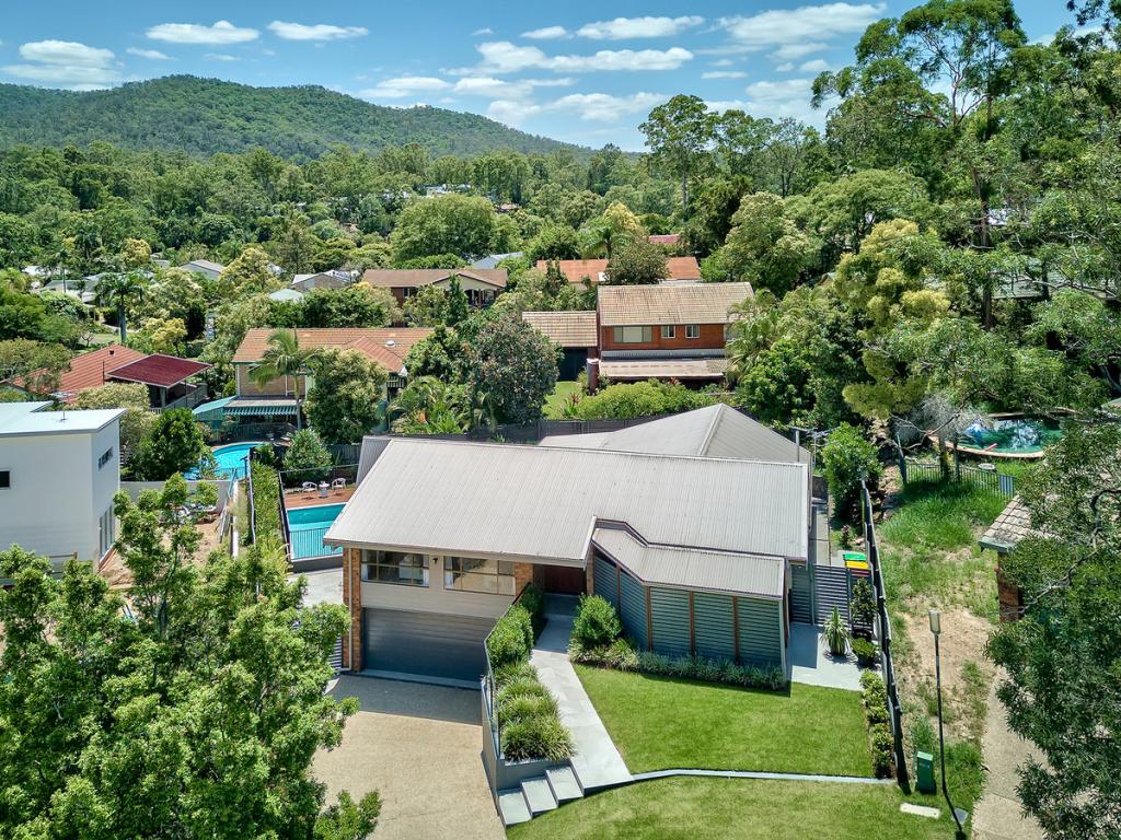 4 Keil Pl, Chapel Hill, QLD 4069
