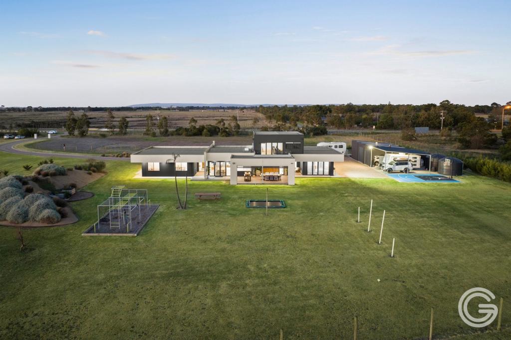 2740 SOUTH GIPPSLAND HWY, TOORADIN, VIC 3980