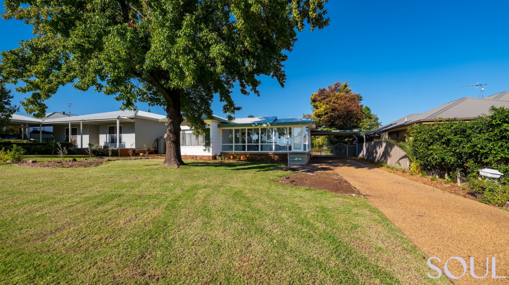 13 Boonah St, Griffith, NSW 2680