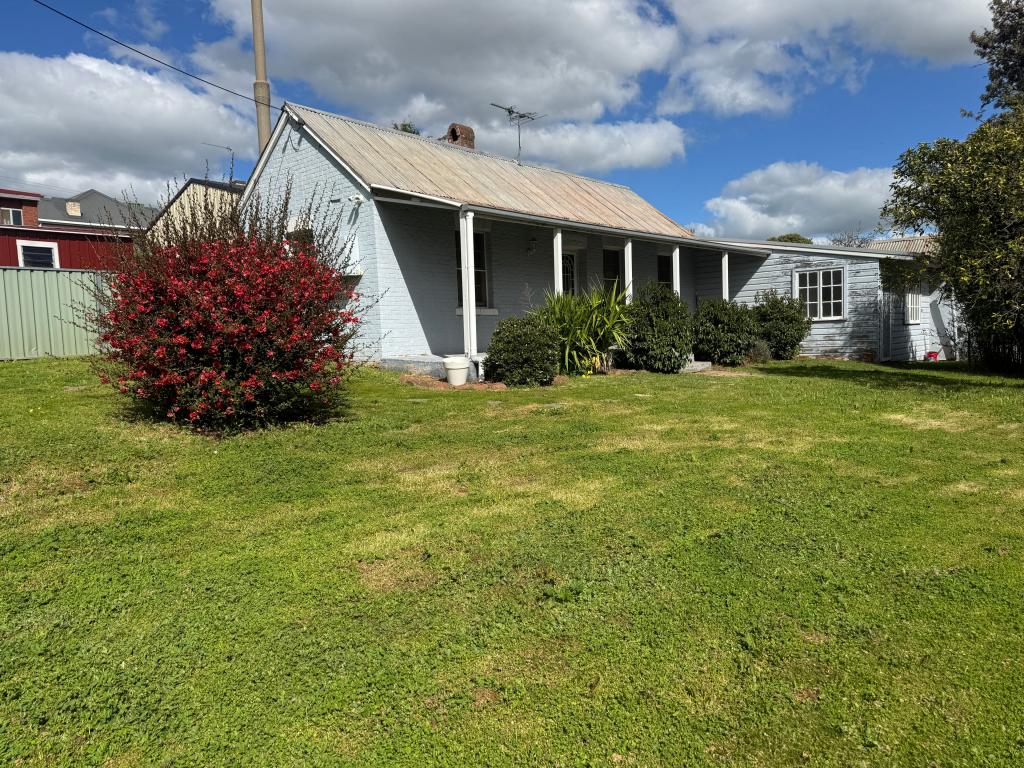 74 Nasmyth St, Young, NSW 2594
