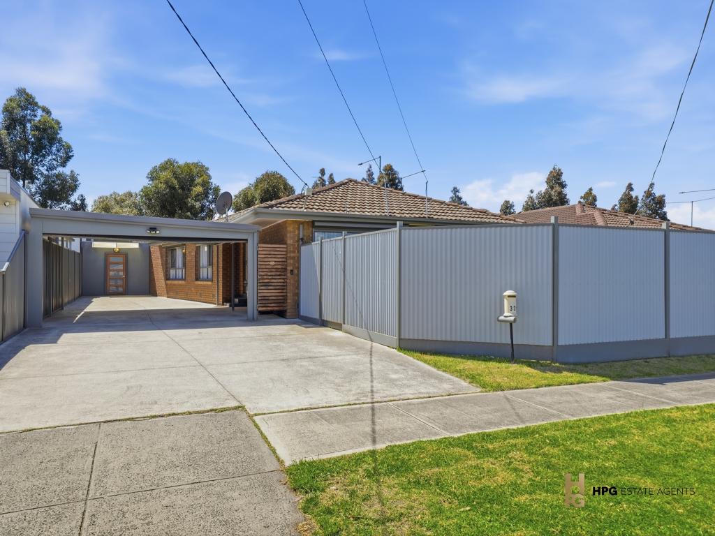 33 LACKENHEATH DR, TULLAMARINE, VIC 3043