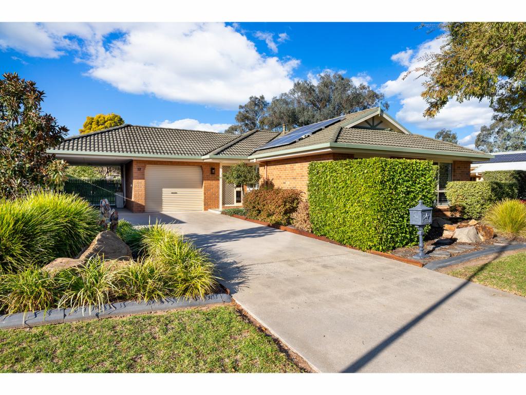 17 Saville Ave, Lavington, NSW 2641