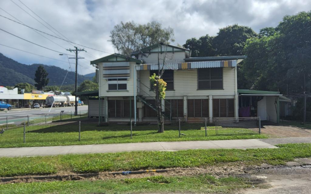 2 RESERVOIR RD, MANOORA, QLD 4870