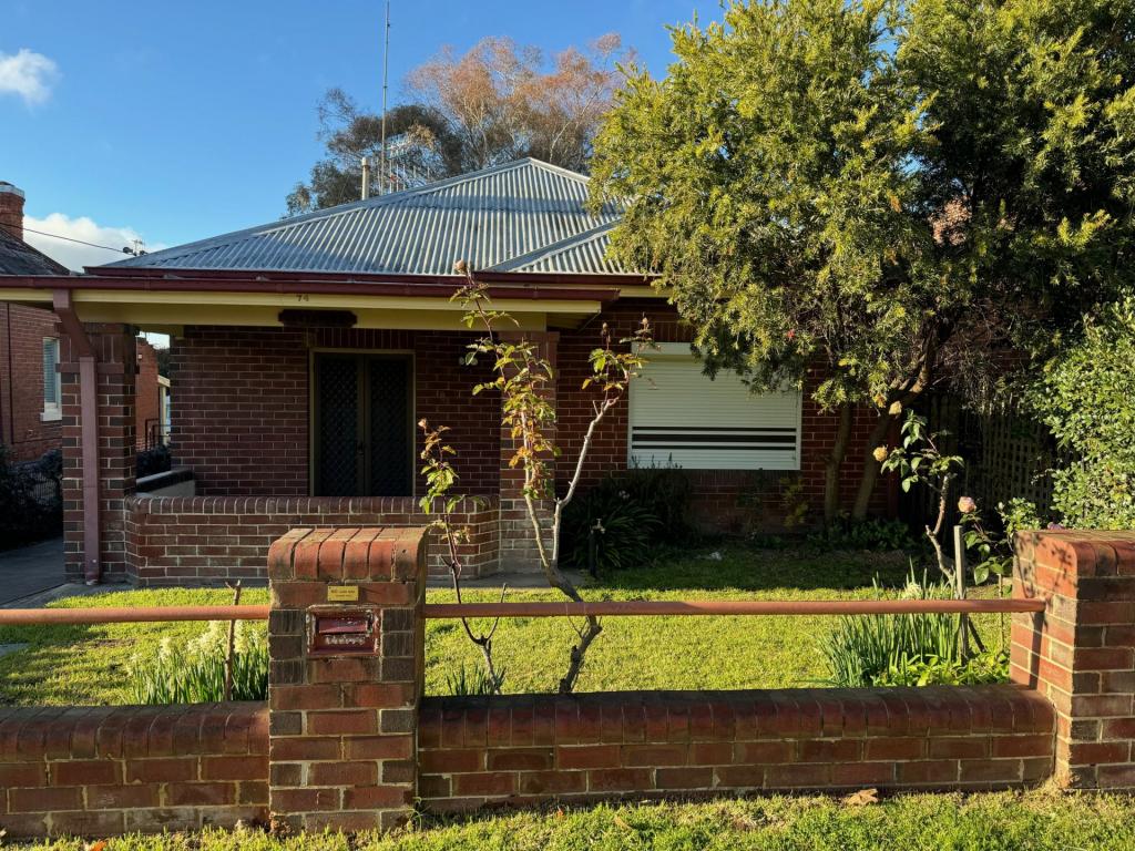 74 SEYMOUR ST, BATHURST, NSW 2795