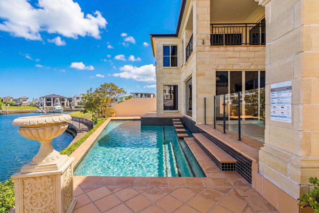 21 Royal Albert Cres, Paradise Point, QLD 4216