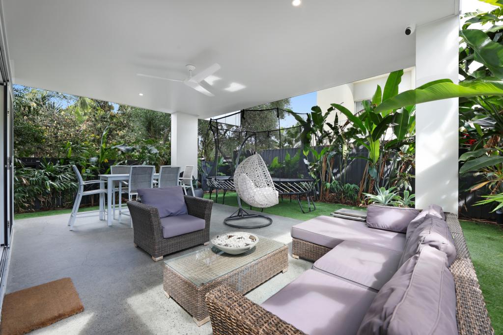 110 Chainey Ave, Miami, QLD 4220