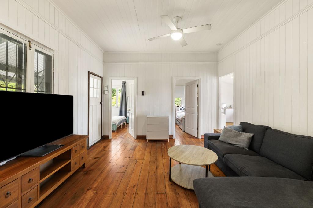 210 Ferguson Rd, Seven Hills, QLD 4170