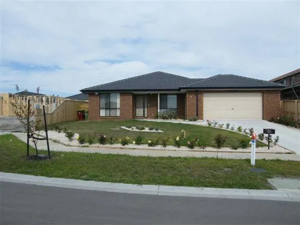 9 Golden Wattle Ct, Cranbourne, VIC 3977