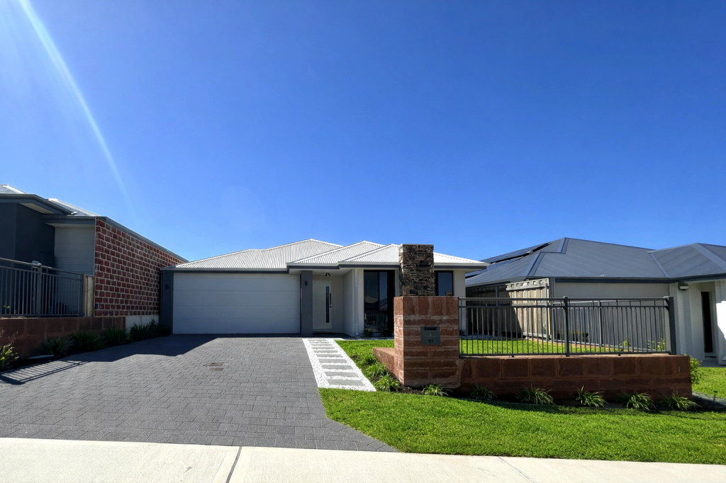 33 Bulloo Loop, Ellenbrook, WA 6069