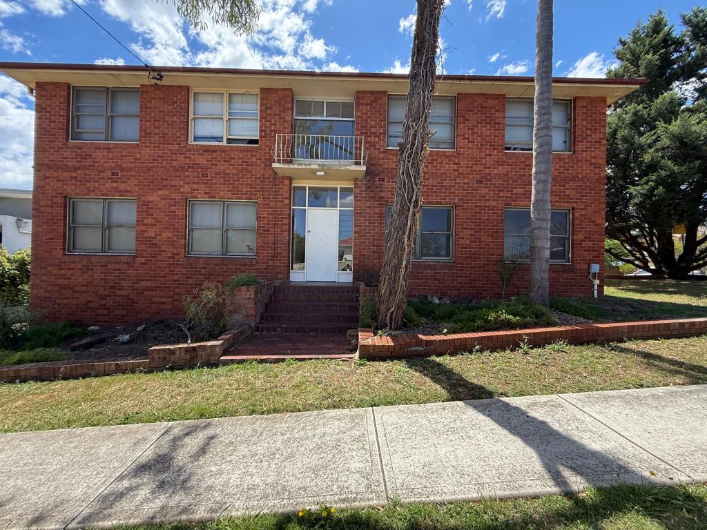 2/5 Bradbury Ave, Campbelltown, NSW 2560