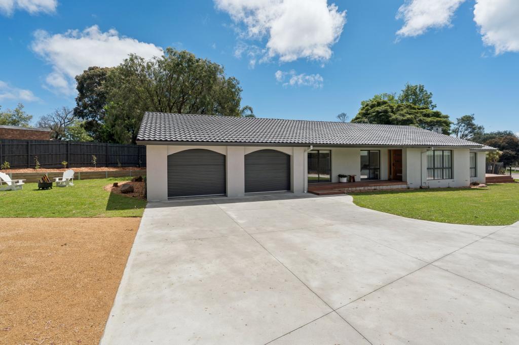 8 Carramar Ct, Rosebud, VIC 3939