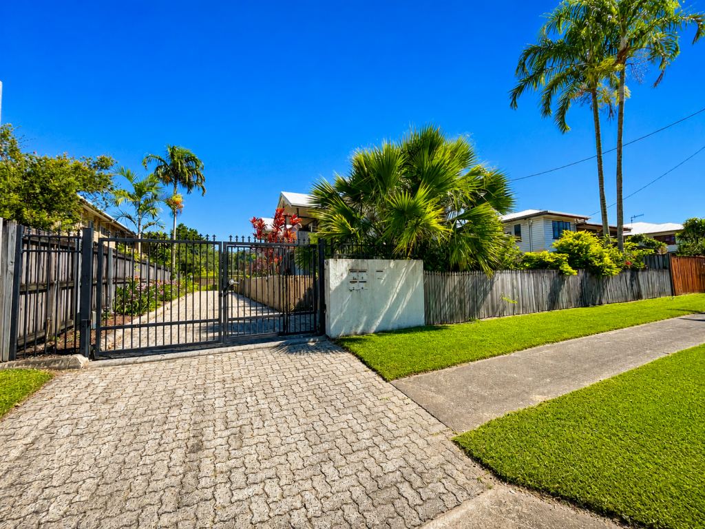 2/217 Mccoombe St, Bungalow, QLD 4870