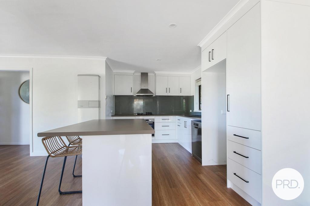 12 Mountain View Dr, Lavington, NSW 2641