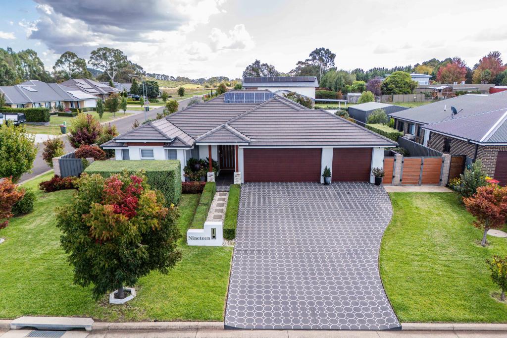 19 TALOUMBI PL, ORANGE, NSW 2800
