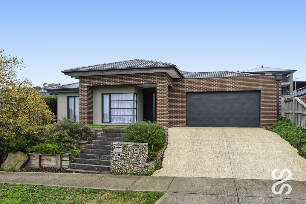 19 Lillian St, Doreen, VIC 3754
