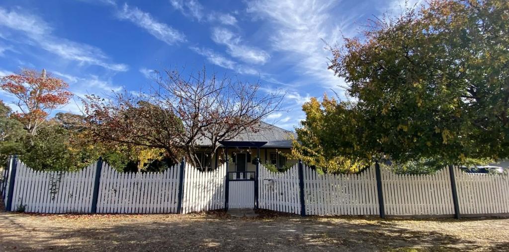 60 Avon St, Katanning, WA 6317