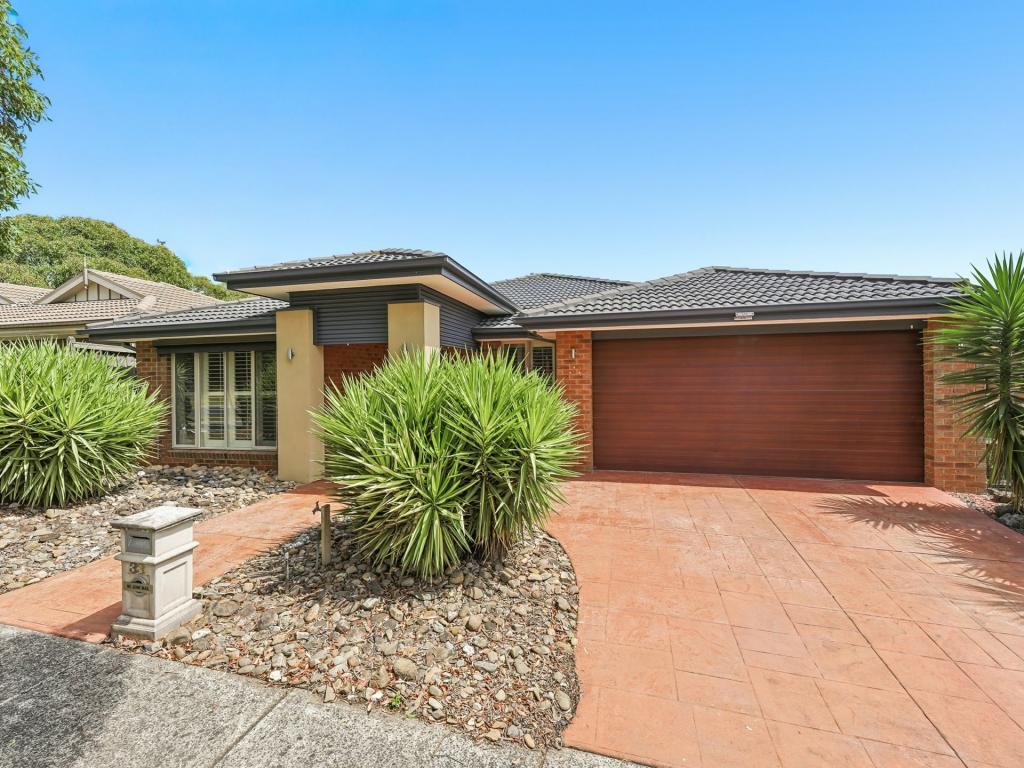 33 Bohemia Cres, Pakenham, VIC 3810