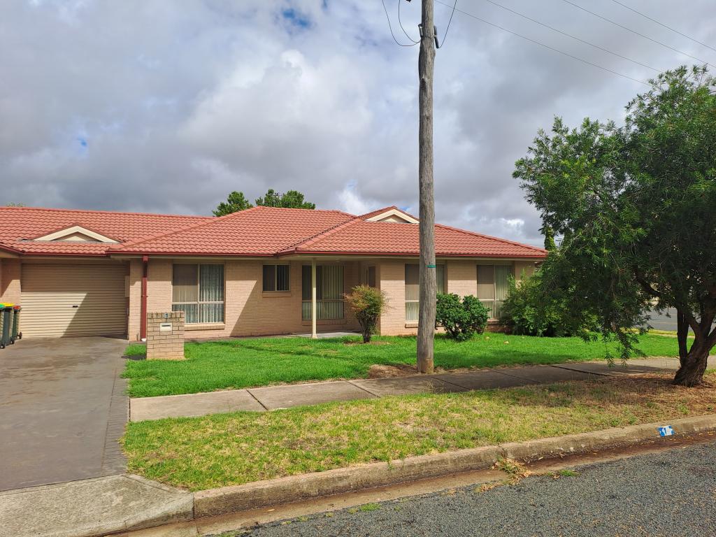 1/3 Calabash St, Young, NSW 2594