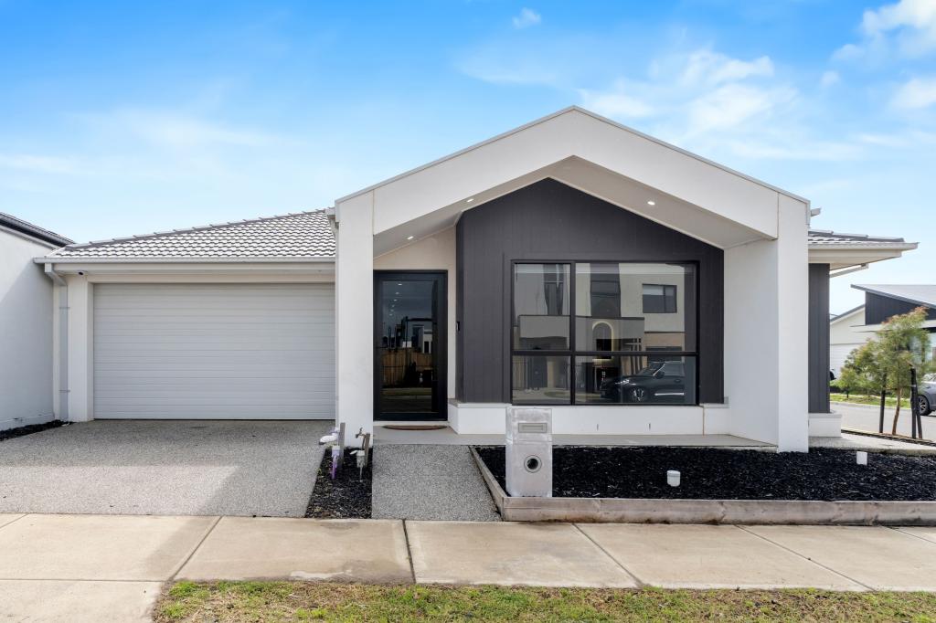 10 SACKVILLE WAY, MICKLEHAM, VIC 3064
