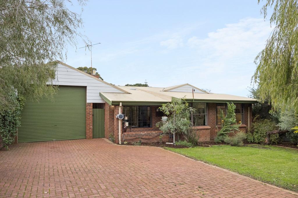 32 REDMOND RD, HAMILTON HILL, WA 6163