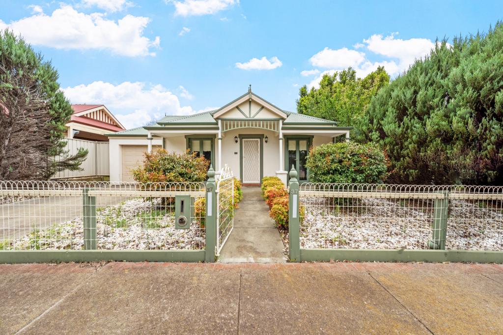 37 Stoke Heath Way, Caroline Springs, VIC 3023