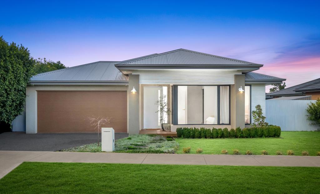 3 CARABEEN PL, AINTREE, VIC 3336
