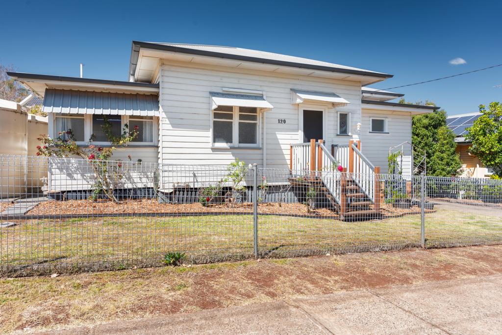 120 STUART ST, MOUNT LOFTY, QLD 4350