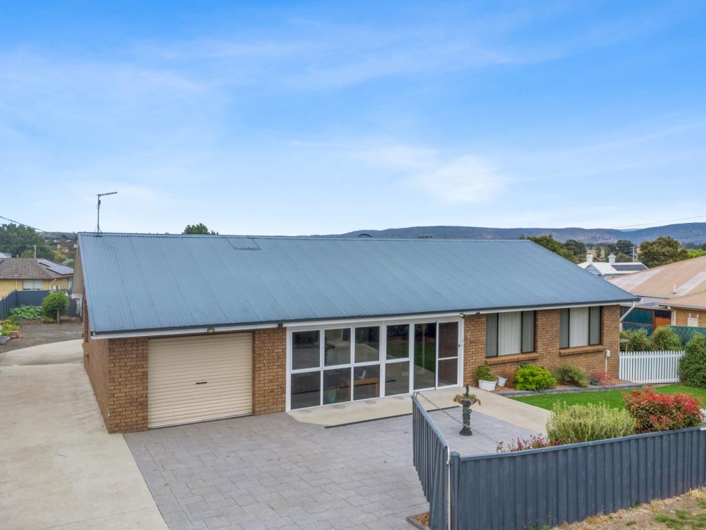 9 Queen St, Campbell Town, TAS 7210