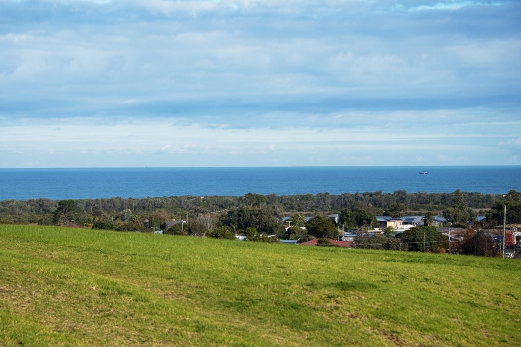 14 SEA-LAKES CL, LAKES ENTRANCE, VIC 3909