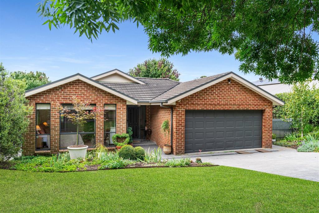 27 Kingsbury Cct, Bowral, NSW 2576