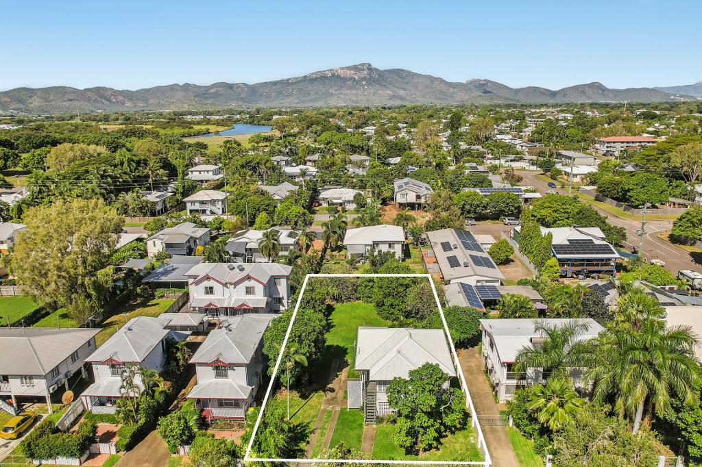 46 Roberts St, Hermit Park, QLD 4812