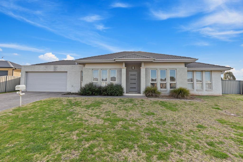 30 Loughan Rd, Junee, NSW 2663