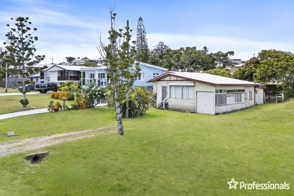 9 Richard St, Emu Park, QLD 4710