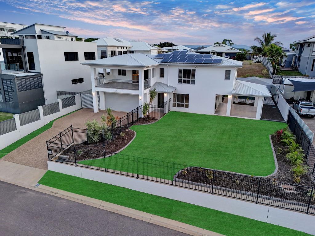 13 Cashell Cres, Bushland Beach, QLD 4818