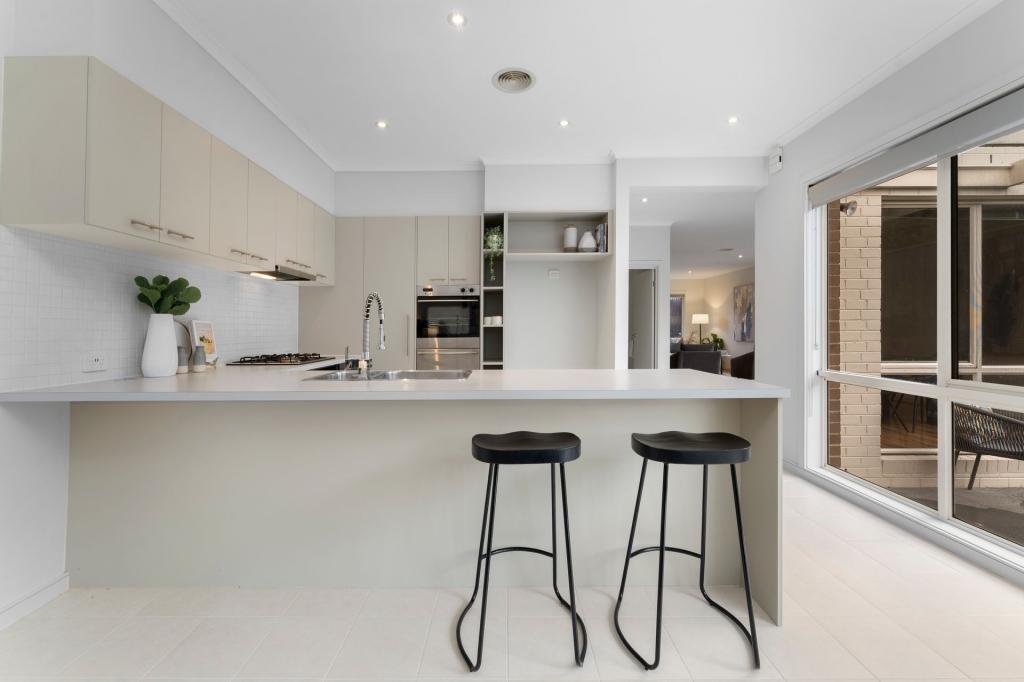 5 Sand Hill Cl, Heatherton, VIC 3202