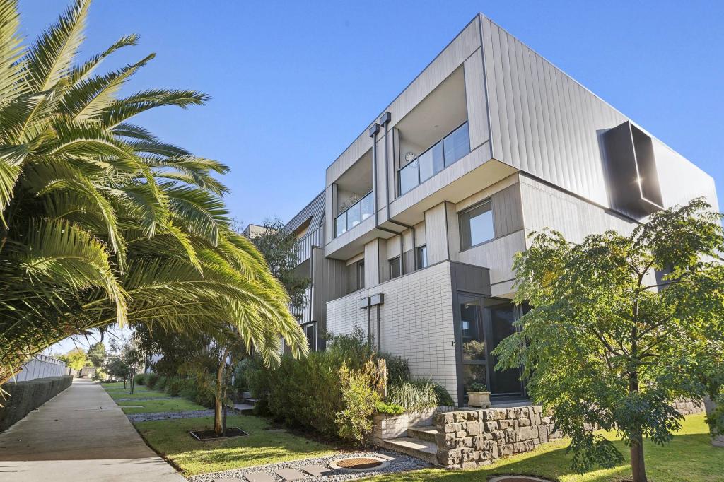 30 Bowlers Ave, Geelong West, VIC 3218