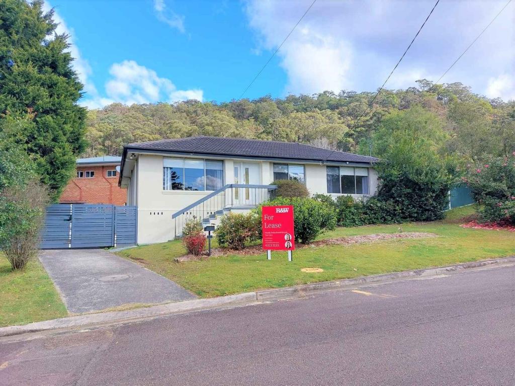 5 Camden Cl, Point Clare, NSW 2250