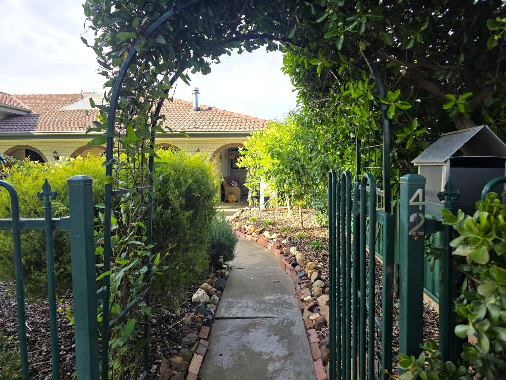 42 Cardwell St, Elmore, VIC 3558