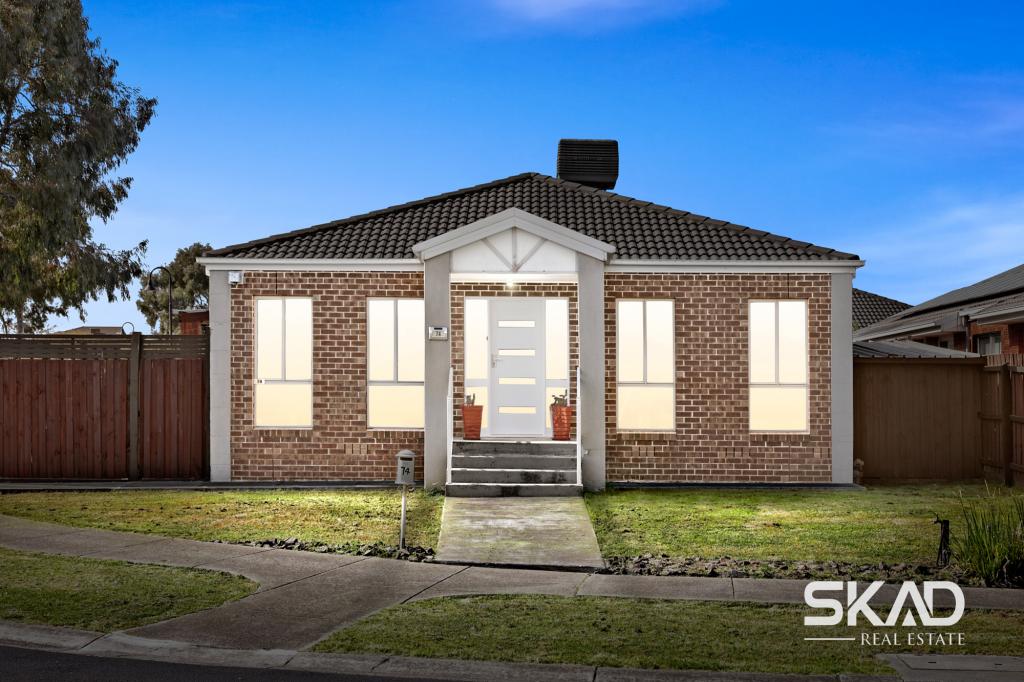 74 LOCKWOOD DR, ROXBURGH PARK, VIC 3064