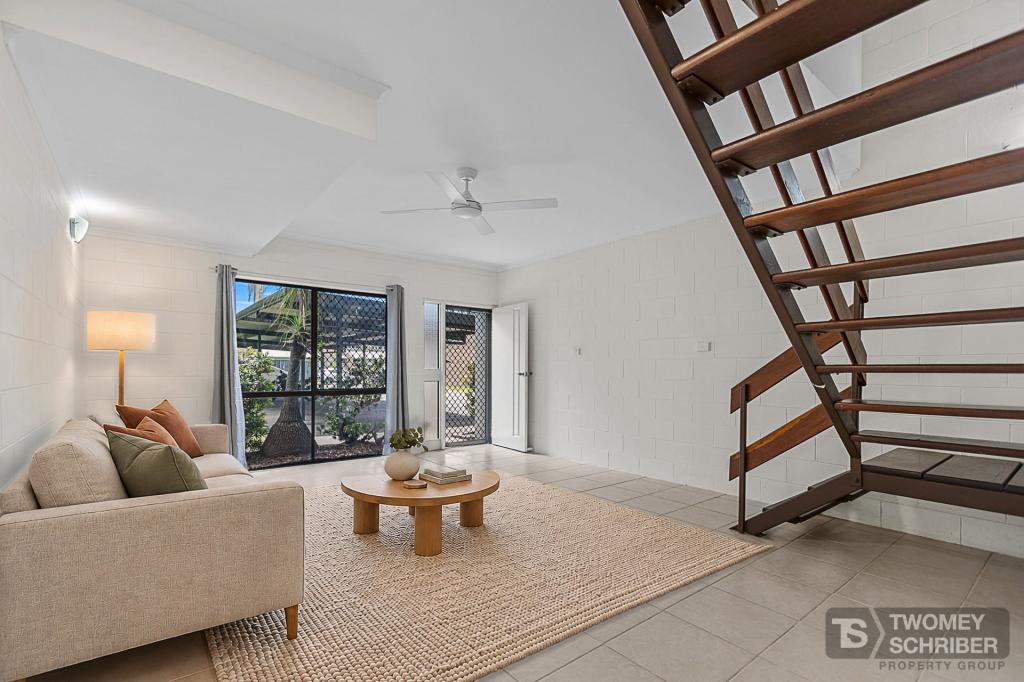 2/5 PIONEER ST, MANOORA, QLD 4870