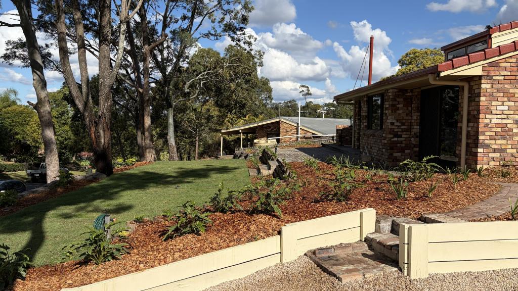 22 Mazzard St, Bellbowrie, QLD 4070