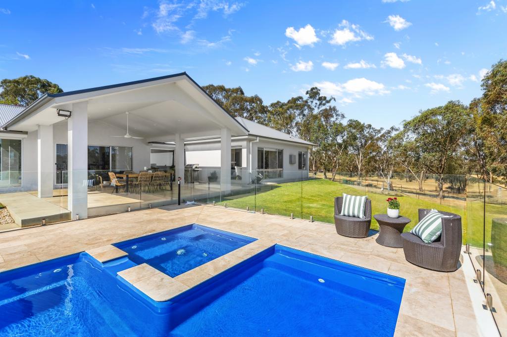 53 MARY GILMORE RD, BRUCEDALE, NSW 2650