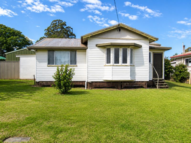 14 Mcintyre St, Centenary Heights, QLD 4350