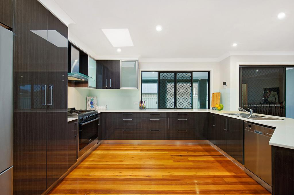 4 Denver Gr, Regents Park, QLD 4118