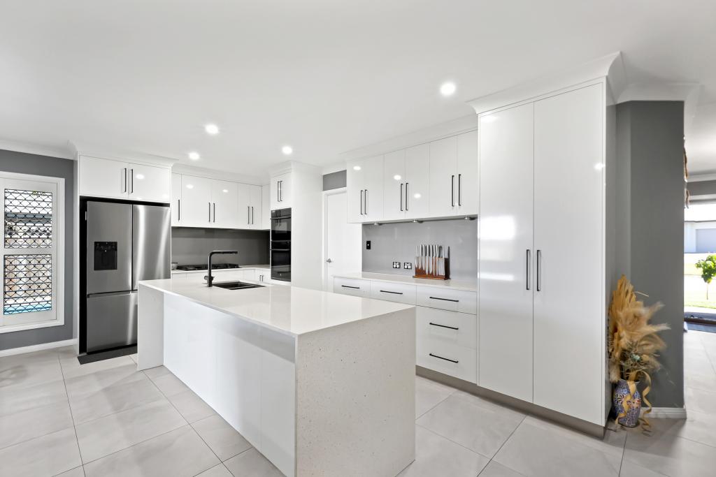 6 Leura Ct, Glenella, QLD 4740