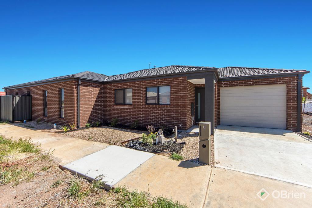 8 MAVI AVE, MELTON, VIC 3337