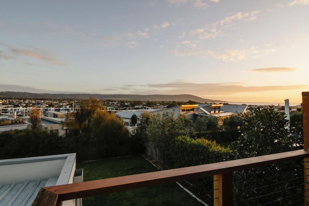 54 Bruce Rd, Safety Beach, VIC 3936